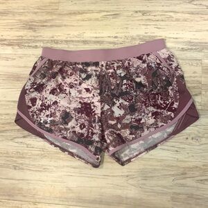 Under Armor lined athletic shorts size M